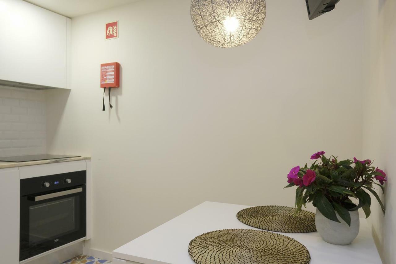 Oporto Wall Apartments Bagian luar foto